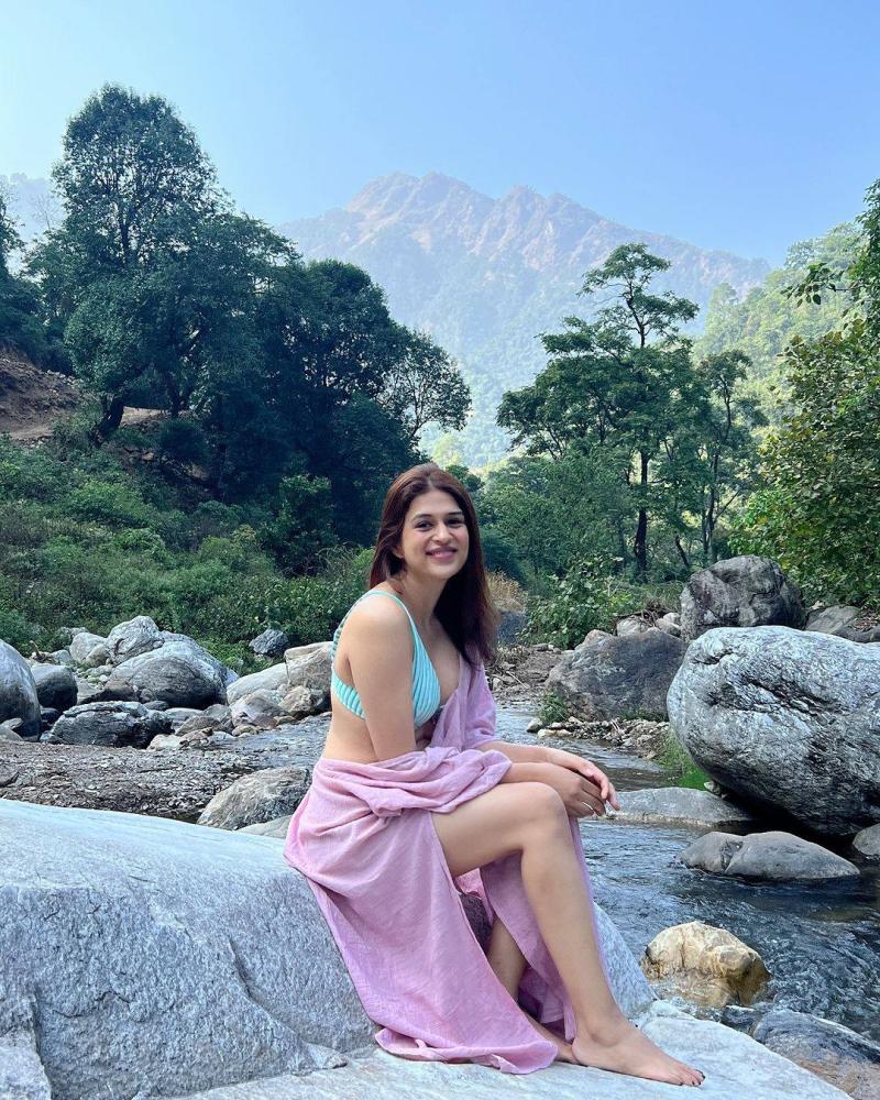 shraddha-das-kashmir-vacation-photos